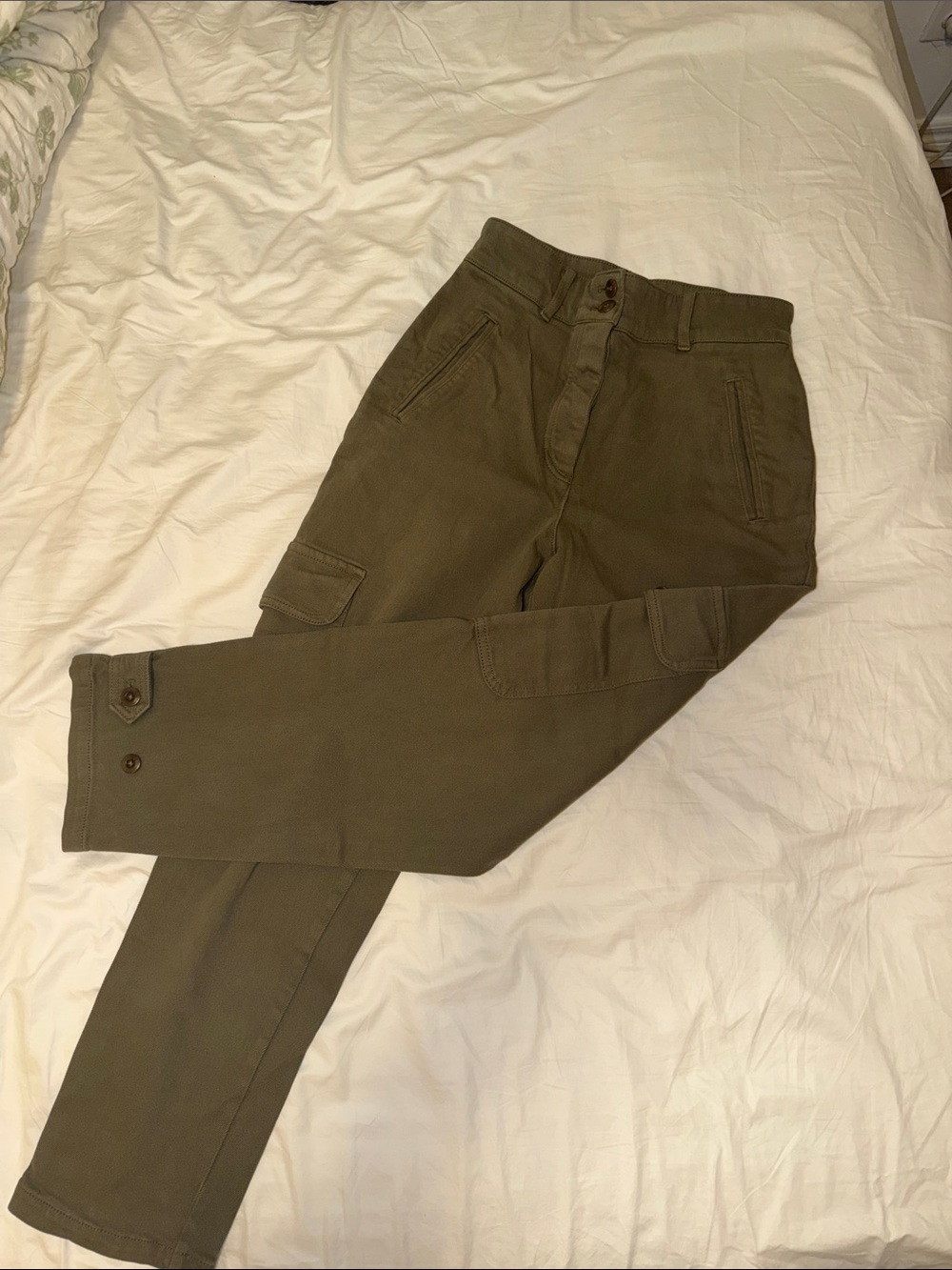 Aritzia Wilfred Free modern Cargo Pants